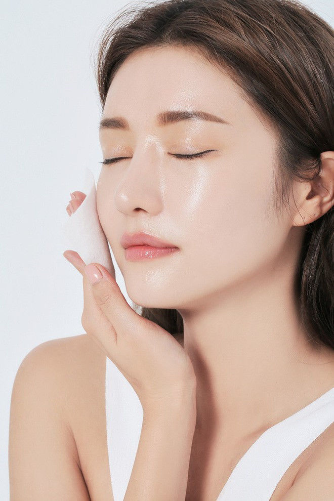 Những sản phẩm bạn gái cần có để bảo vệ da ngày hè nắng nóng