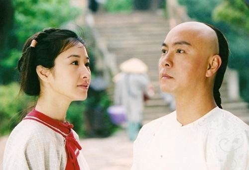 Quan Vịnh Hà 55 tuổi vẫn trẻ đẹp nhưng con gái của cô mới gây bất ngờ