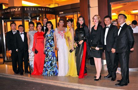 Sao Việt âm thầm đi Cannes: Không rần rần vẫn nhận thắng giải
