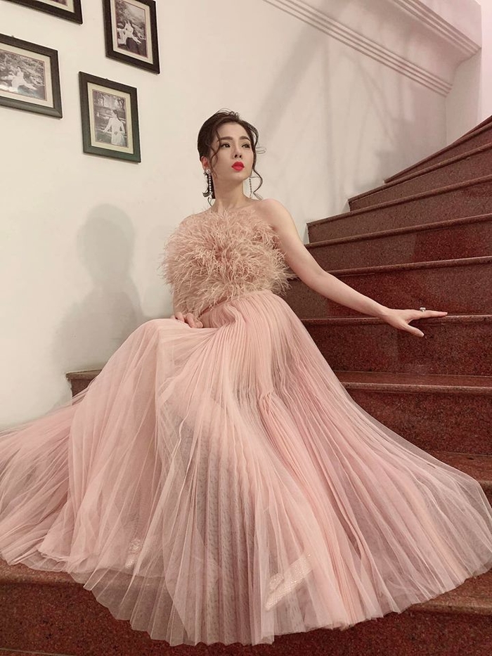 Sao Việt khốn đốn vì tin đồn thu nhập mấy chục tỷ mỗi năm
