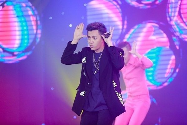 Sao Việt lấn sân nghề tay ngang: “giàu nứt đố đổ vách” nhà lầu, xe hơ