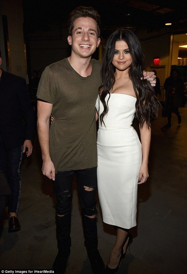 Selena Gomez và tình trường: Tình yêu gà bông đến người tình 69 tuổi