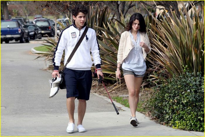 Selena Gomez và tình trường: Tình yêu gà bông đến người tình 69 tuổi
