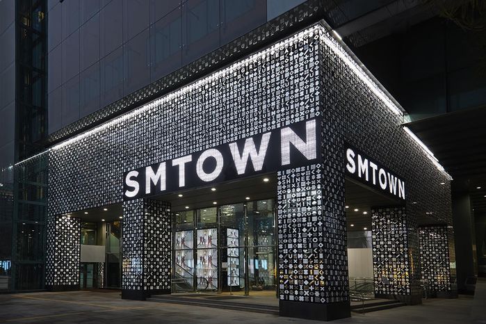 SM Entertainment và 8 điều trong lò địa ngục qua lời của cựu trainee