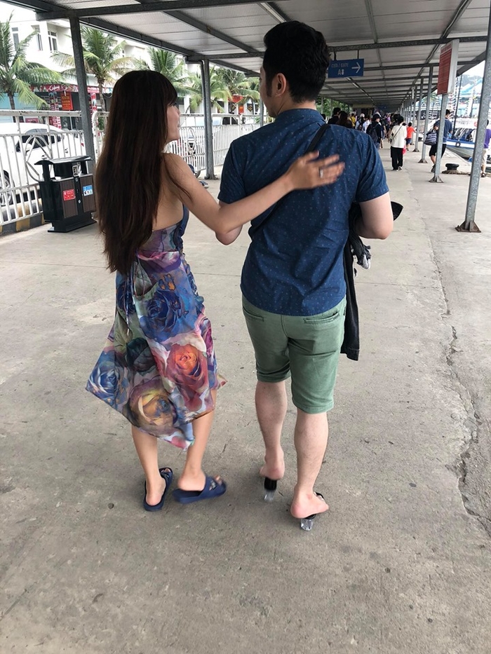 Sợ vợ đau chân, người chồng có hành động bất ngờ khiến CĐM trầm trồ