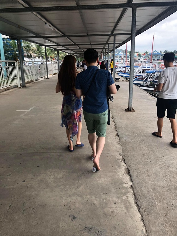 Sợ vợ đau chân, người chồng có hành động bất ngờ khiến CĐM trầm trồ