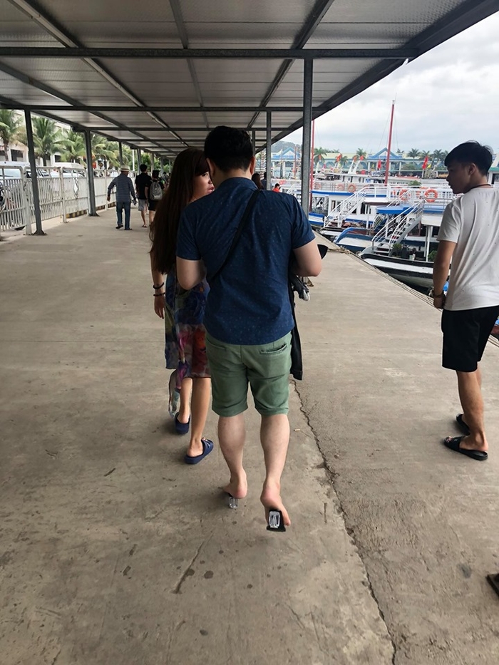 Sợ vợ đau chân, người chồng có hành động bất ngờ khiến CĐM trầm trồ