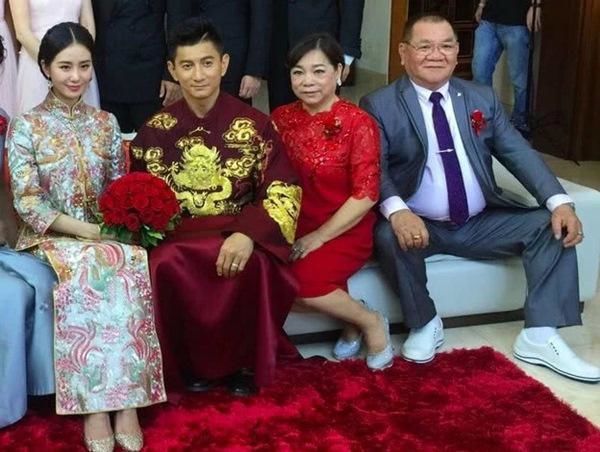 Sống với mẹ chồng, Lưu Thi Thi bị trầm cảm sau sinh, khóc cả ngày