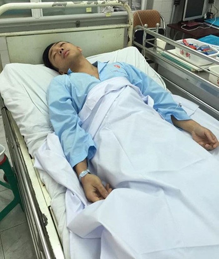 Sốt cao đến 39,5 độ - Erik hủy hết lịch diễn