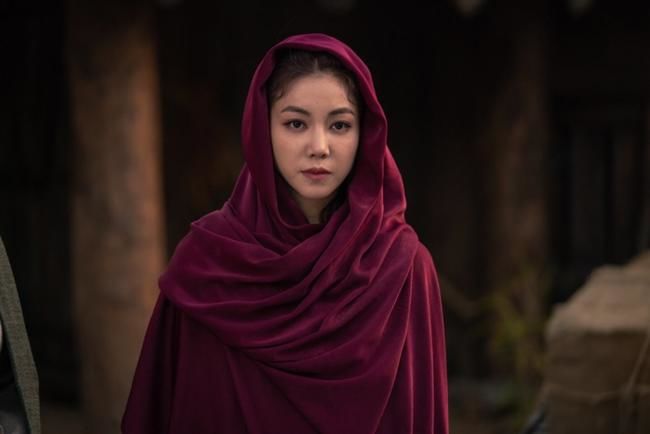 “Tình địch” tin đồn của Song Hye Kyo đầy quyến rũ và quyền lực giáp mặ