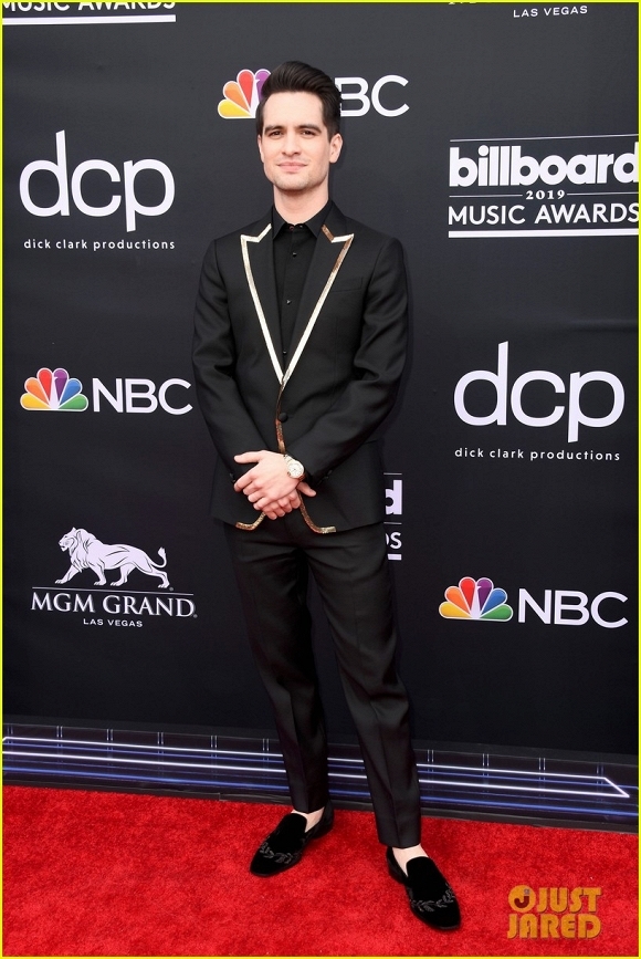 Trọng Hiếu dự thảm đỏ Billboard Music Awards 2019 cùng Taylor Swift, B