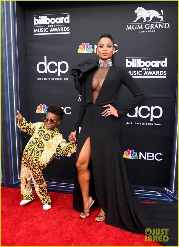 Trọng Hiếu dự thảm đỏ Billboard Music Awards 2019 cùng Taylor Swift, B