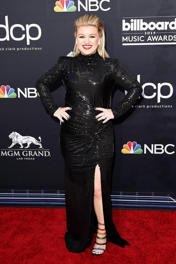 Trọng Hiếu dự thảm đỏ Billboard Music Awards 2019 cùng Taylor Swift, B