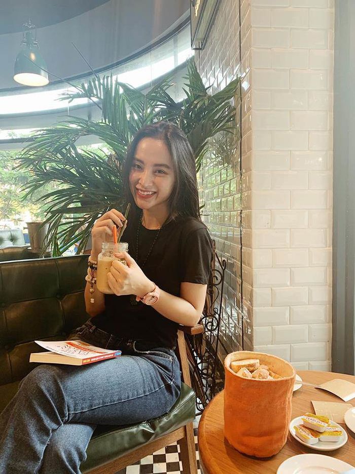 Từ “nữ hoàng khoe vòng 3”, Angela Phương Trinh giờ lại thay đổi choáng