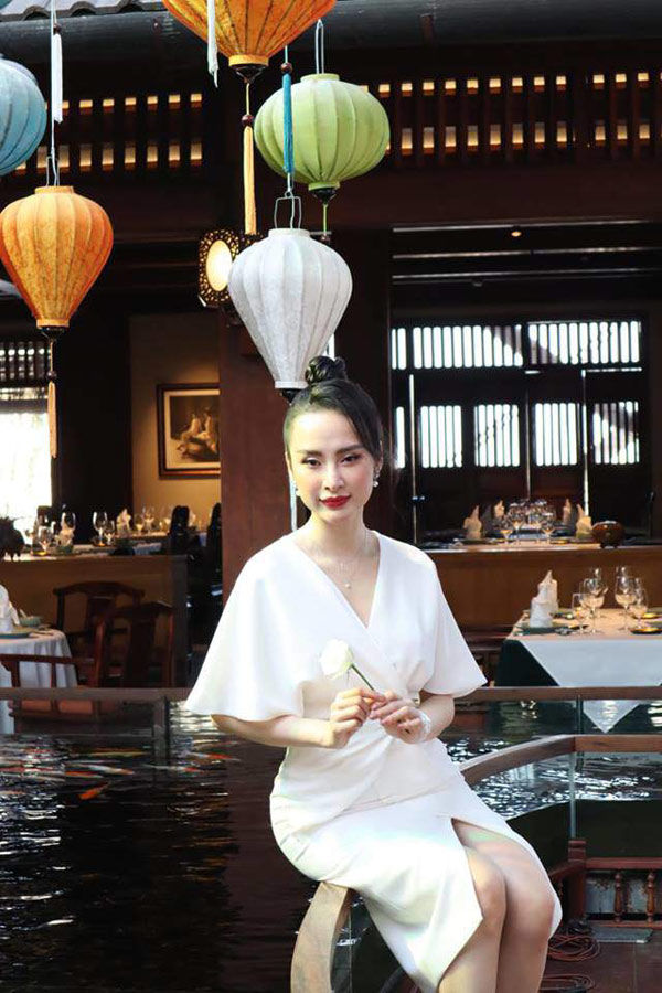 Từ “nữ hoàng khoe vòng 3”, Angela Phương Trinh giờ lại thay đổi choáng