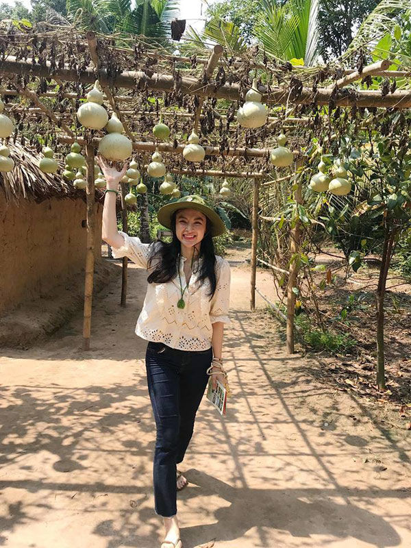 Từ “nữ hoàng khoe vòng 3”, Angela Phương Trinh giờ lại thay đổi choáng