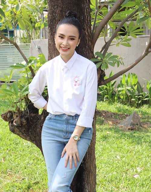 Từ “nữ hoàng khoe vòng 3”, Angela Phương Trinh giờ lại thay đổi choáng