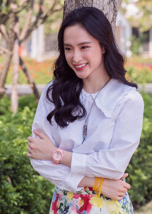 Từ “nữ hoàng khoe vòng 3”, Angela Phương Trinh giờ lại thay đổi choáng