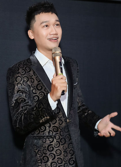 Mr. Cần trô Xuân Nghị trước khi đổi đời: Từng làm tạp vụ, chạy xe ôm