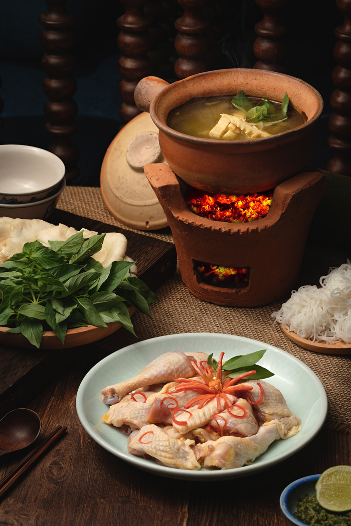 Lẩu ngon 3 miền tại Dì Mai - nhà hàng phong cách Sài Gòn xưa độc đáo