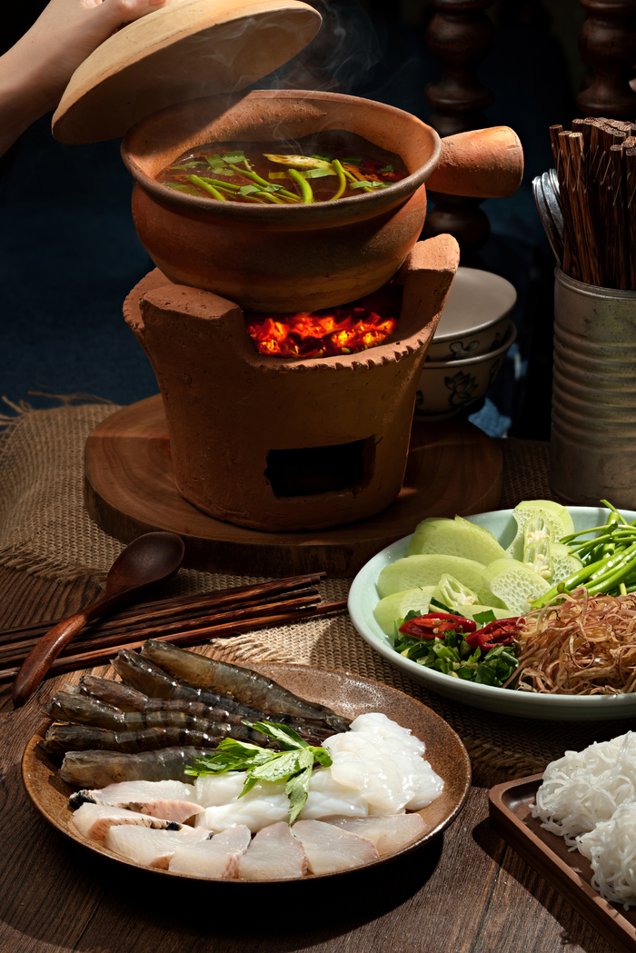 Lẩu ngon 3 miền tại Dì Mai - nhà hàng phong cách Sài Gòn xưa độc đáo