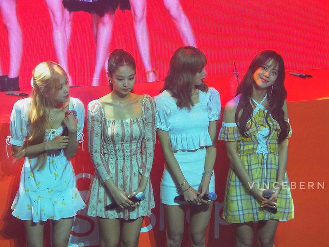 3 thành viên Black Pink làm gì để chữa cháy khi Jennie rời sân khấu?