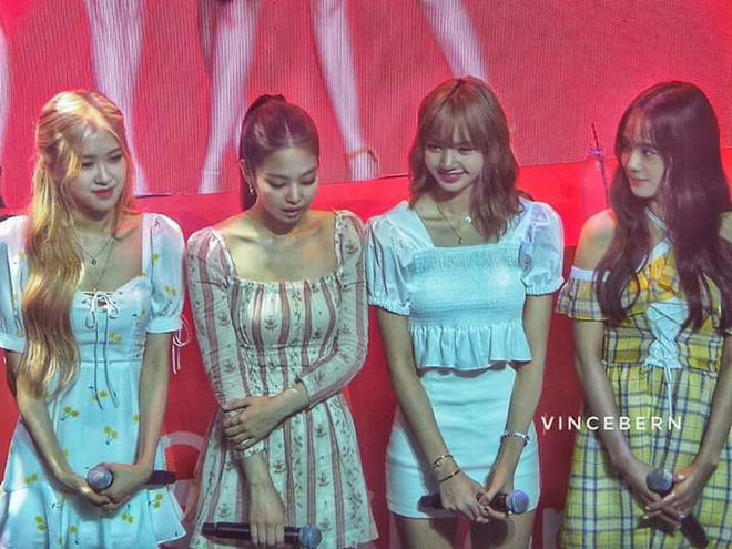 3 thành viên Black Pink làm gì để chữa cháy khi Jennie rời sân khấu?