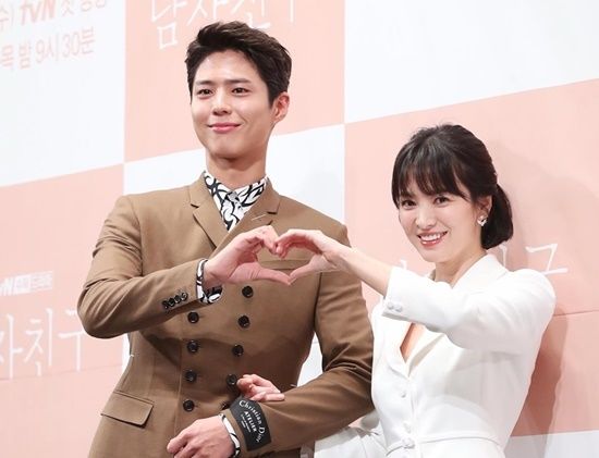 Song Joong Ki đưa phản hồi chính thức về việc Song Hye Kyo ngoại tình