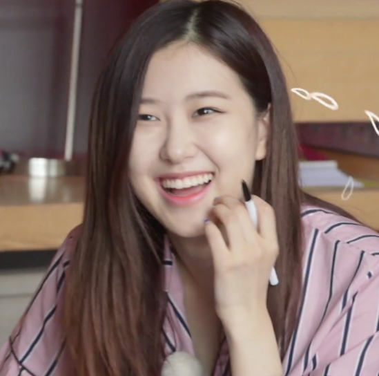 Mặt mộc của các mỹ nhân hot nhất Black Pink - Twice - Red Velvet