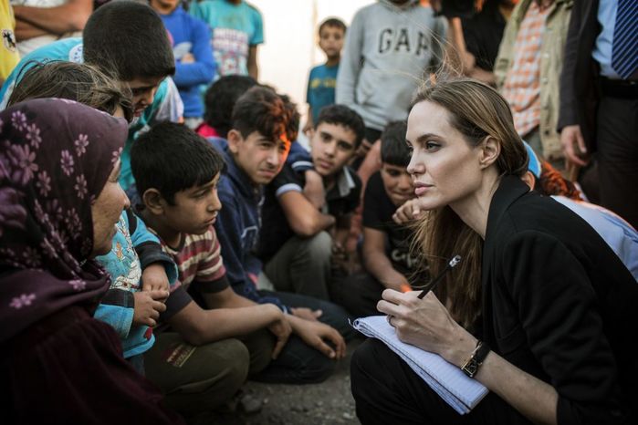 Angelina Jolie đón sinh nhật tuổi 44: Bình yên khi có các con bên cạnh