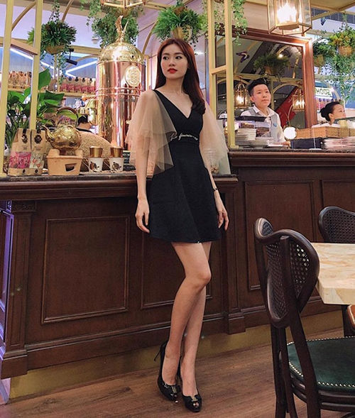 Ảnh hot sao Việt: Minh Triệu bán nude táo bạo với trái cây