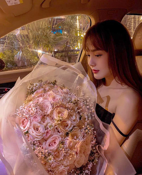 Ảnh hot sao Việt: Thúy Vi mua xe 2 tỷ, bị đồn “gái ngành”