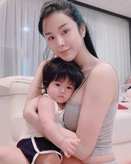 Ảnh hot sao Việt: Thúy Vi mua xe 2 tỷ, bị đồn “gái ngành”