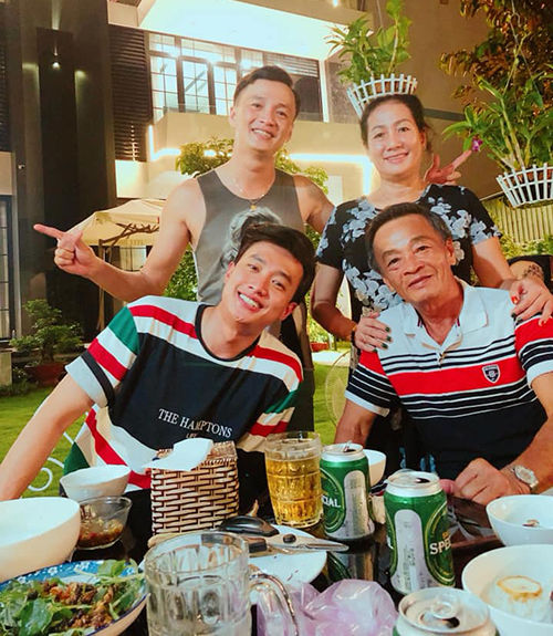 Ảnh hot sao Việt: Thúy Vi mua xe 2 tỷ, bị đồn “gái ngành”
