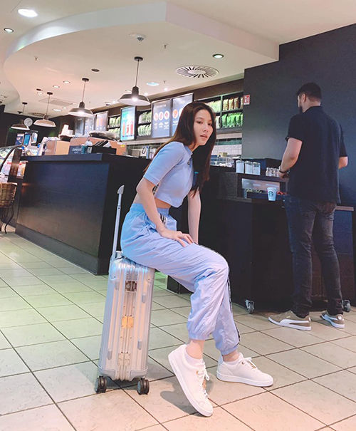 Ảnh hot sao Việt: Thúy Vi mua xe 2 tỷ, bị đồn “gái ngành”