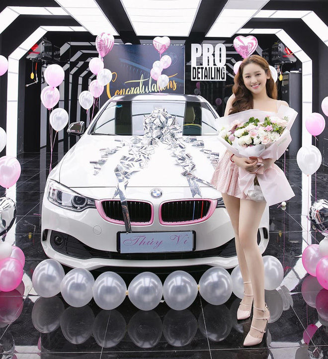 Ảnh hot sao Việt: Thúy Vi mua xe 2 tỷ, bị đồn “gái ngành”