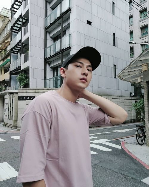 Ảnh hot sao Việt: Trấn Thành nhận bão like khi selfie cùng Bà Tân Vlog