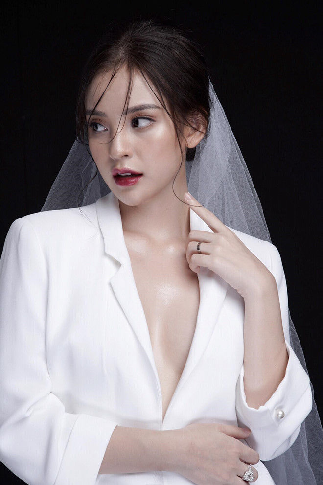Anh là “anh hùng sân cỏ”, em gái lại xinh đẹp muôn phần
