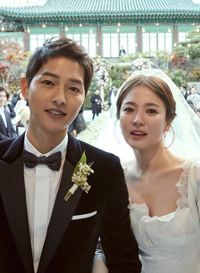 Bố Song Joong Ki và những dòng chia sẻ về cô con dâu xinh đẹp
