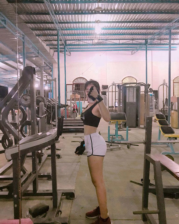 Bóc info hội gái xinh mới nổi sexy nhất Instagram