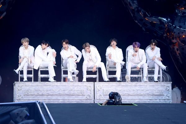 Từ nhóm nhạc vô danh bị giẫm đạp BTS viết nên đế chế của riêng mình