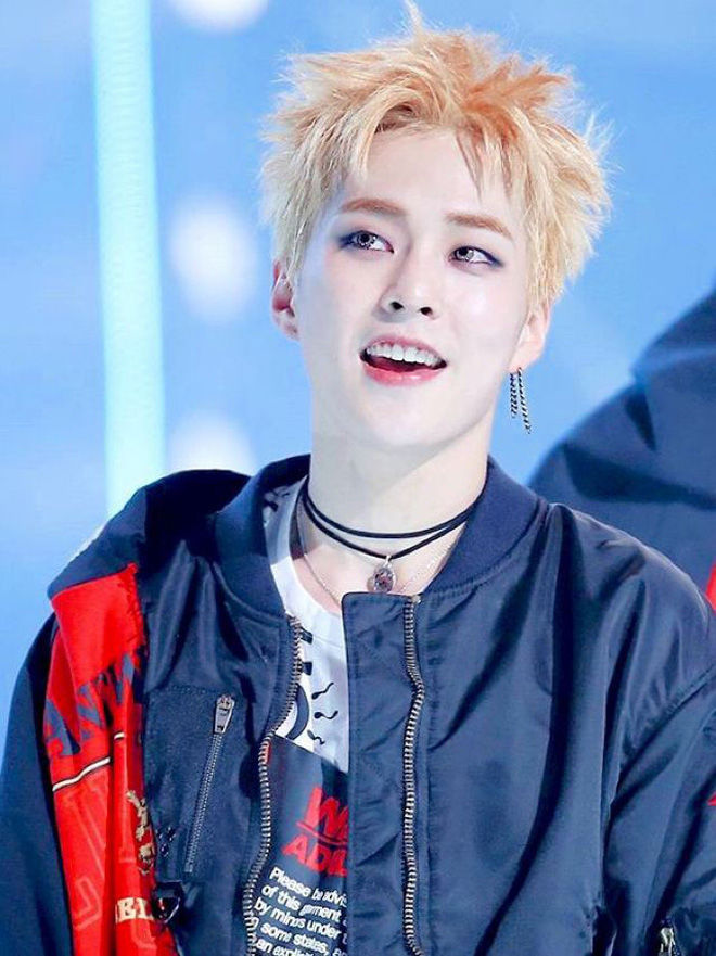 Các nam idol cắt đầu đinh nhập ngũ vẫn đẹp
