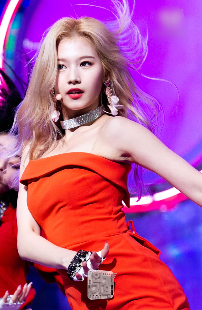 Idol Hàn thử màu tóc bạch kim khó nhằn, người được khen người bị chê