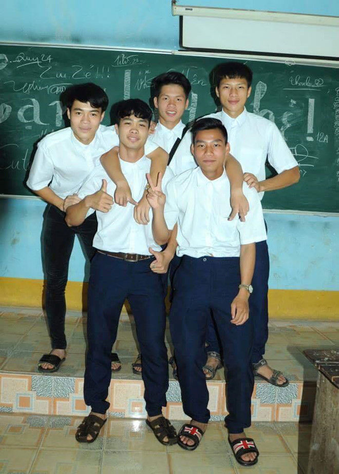 CĐM “khui” loạt ảnh dàn cầu thủ tuyển Việt Nam thời đi học