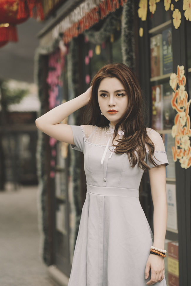 Cô gái đóng cảnh hôn quằn quại với Vũ chuyên trị cảnh nóng