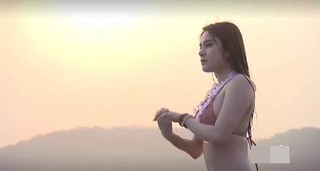 Cô gái đóng cảnh hôn quằn quại với Vũ chuyên trị cảnh nóng