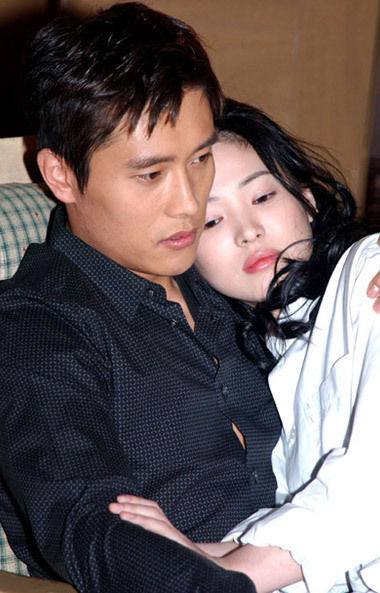 Cứ đóng cặp là bị nghi có tình cảm: Song Hye Kyo dễ nhầm lẫn cảm xúc