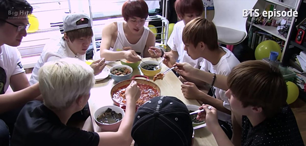 Từ nhóm nhạc vô danh bị giẫm đạp BTS viết nên đế chế của riêng mình