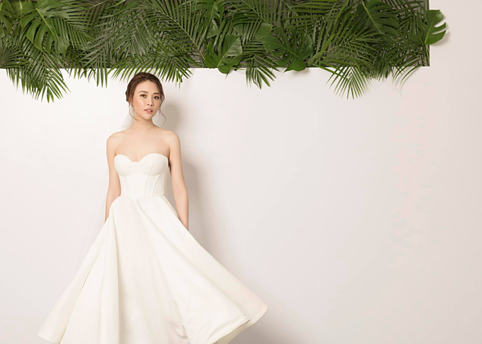 Đàm Thu Trang đăng ảnh cưới ẩn ý, Lý Nhã Kỳ sắp ra mắt Bà Kỳ Vê - Lốc