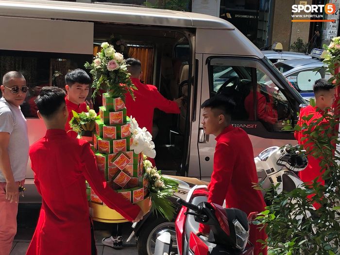 Đám hỏi của trung vệ Bùi Tiến Dũng và Nguyễn Khánh Linh